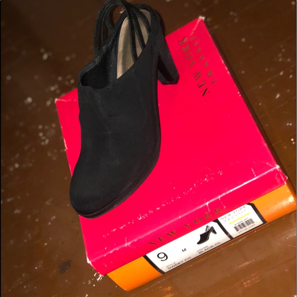 Black heels with a lil wedge